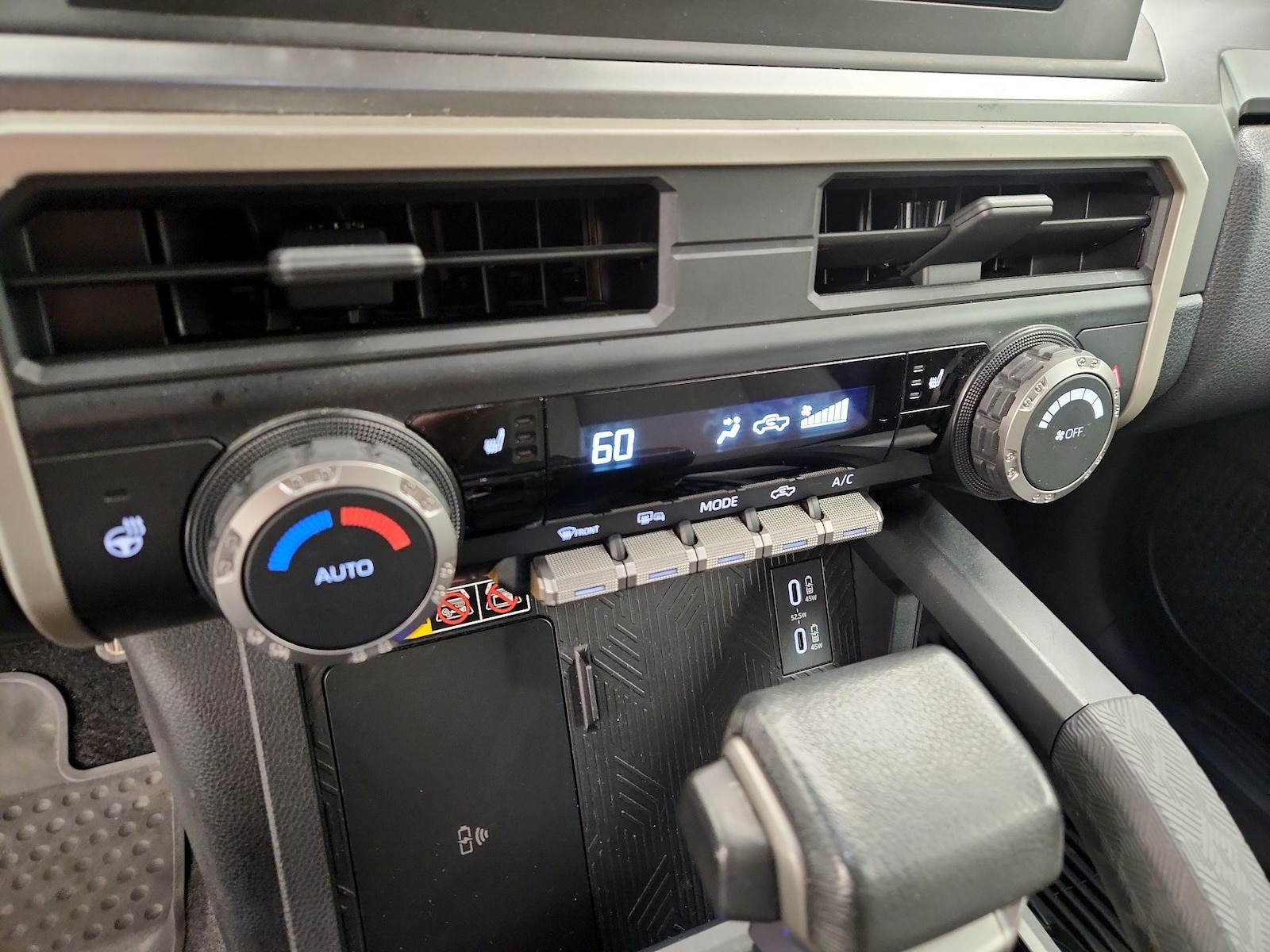 2024 Toyota Tacoma SR5 - Photo 17
