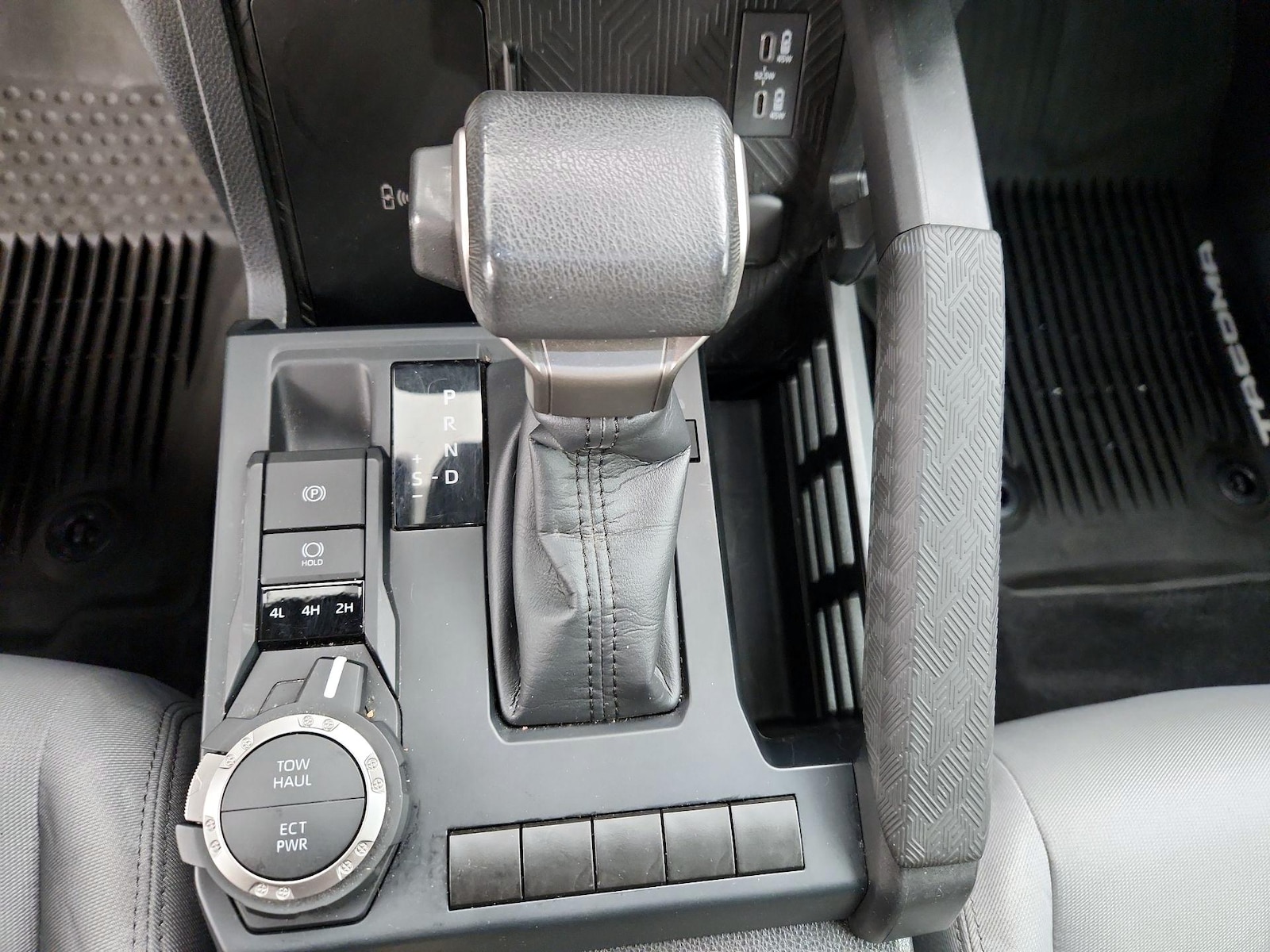 2024 Toyota Tacoma SR5 - Photo 18