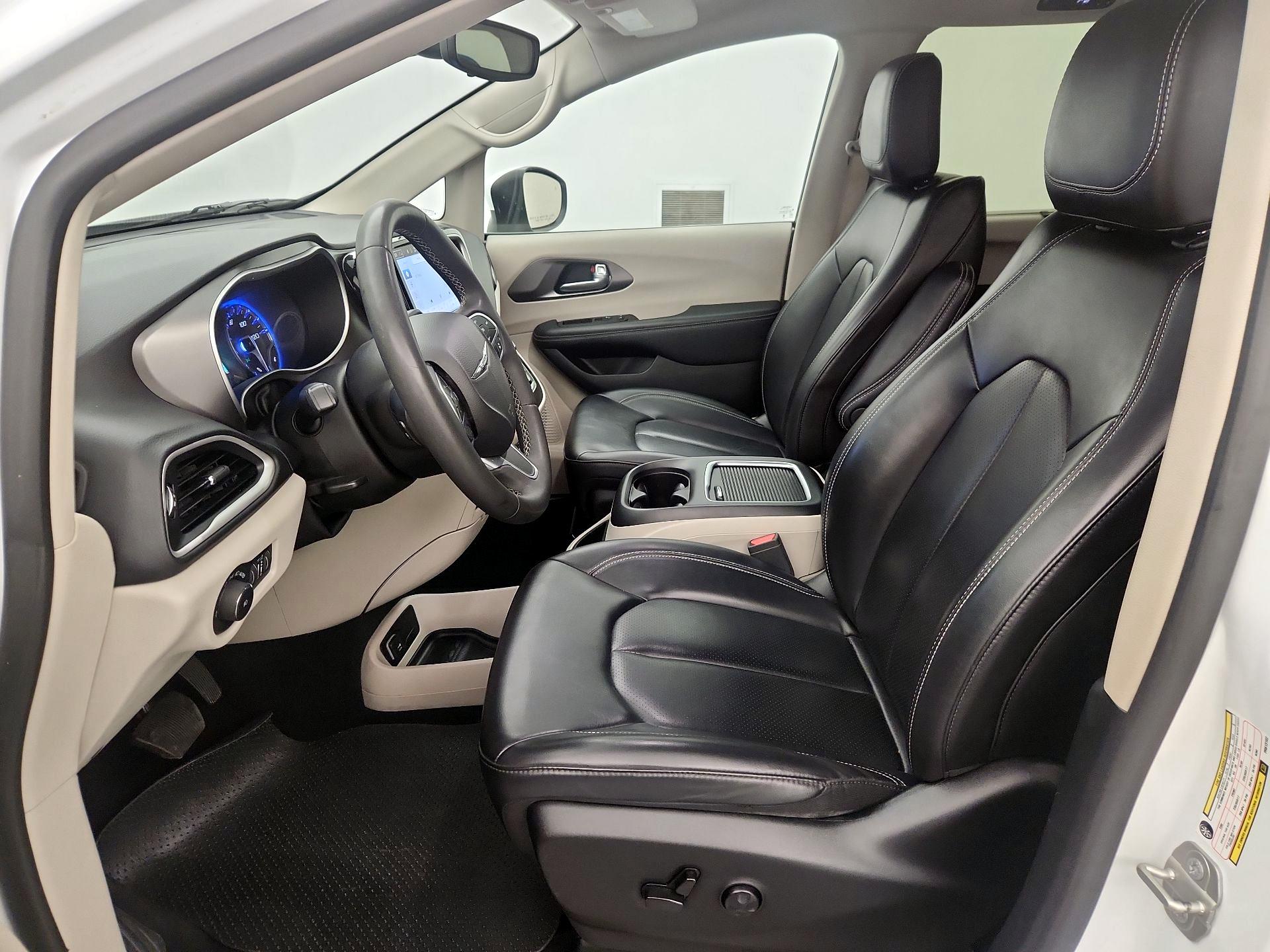 Thumbnail: 2023 Chrysler Pacifica - 11