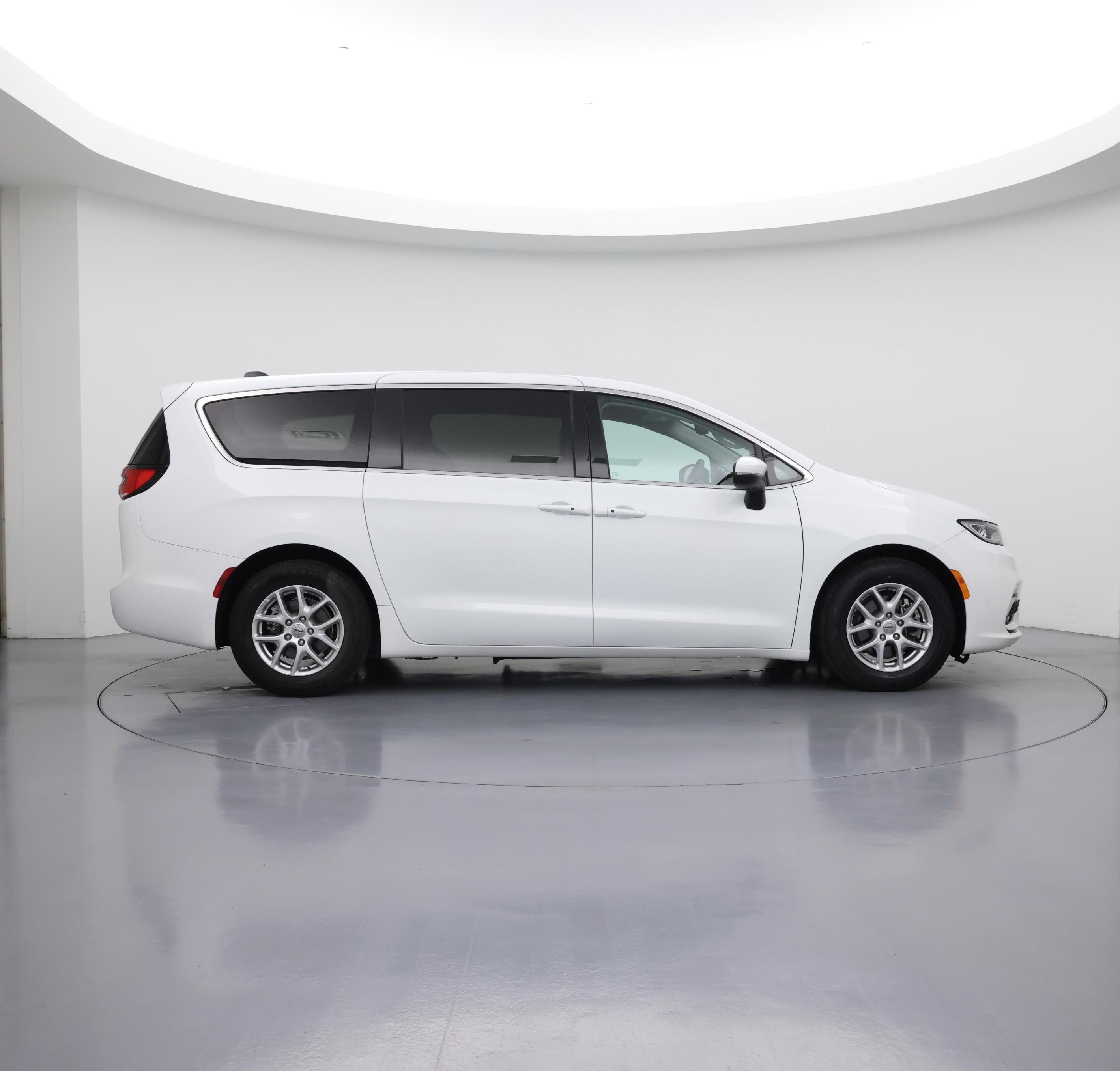 Thumbnail: 2023 Chrysler Pacifica - 7