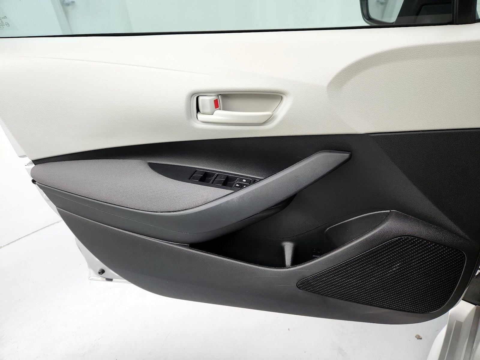 2023 Toyota Corolla LE - Photo 13