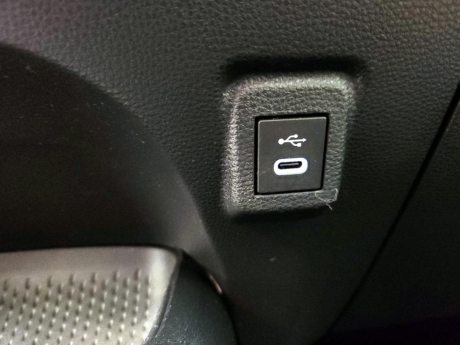 2023 Toyota Corolla LE - Photo 19