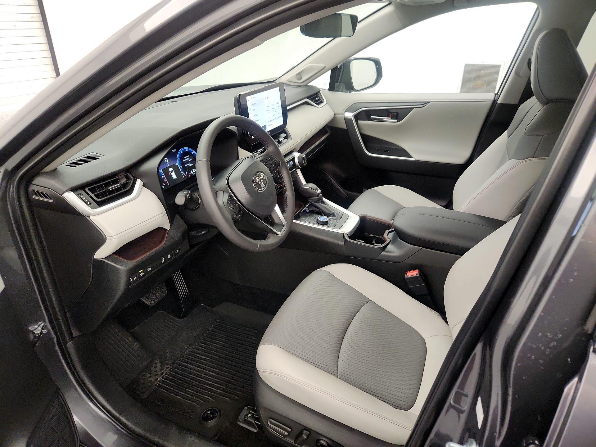 Thumbnail: 2025 Toyota RAV4 - 9
