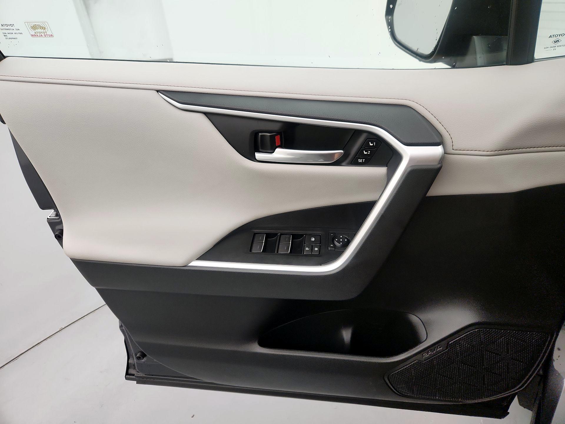 Thumbnail: 2025 Toyota RAV4 - 10