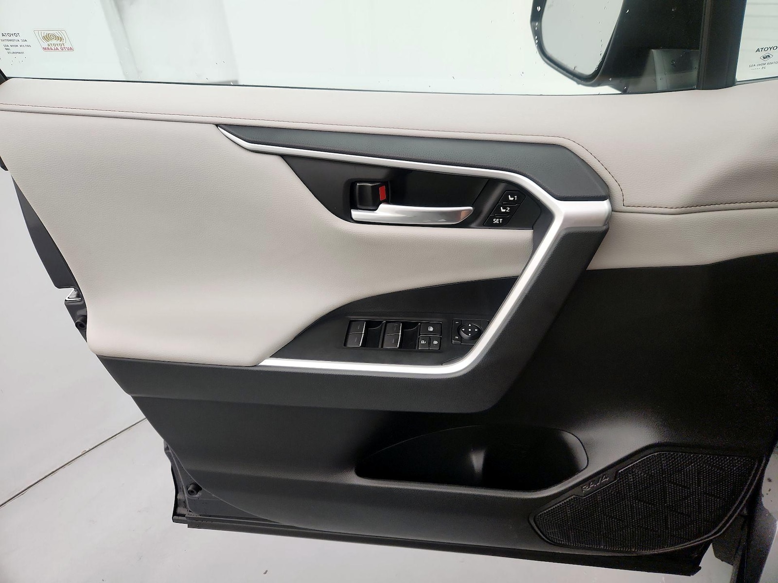2025 Toyota RAV4 Limited - Photo 11