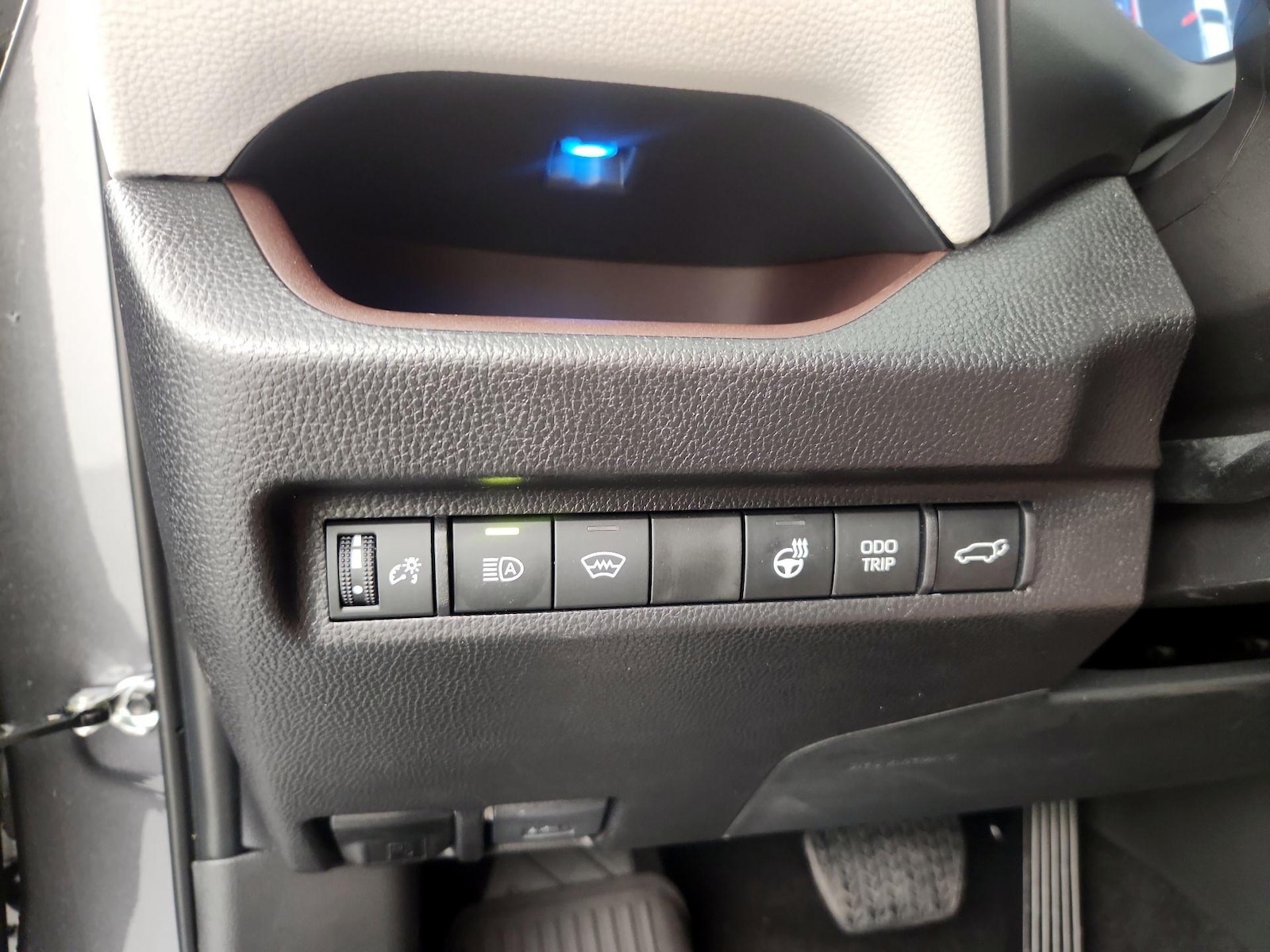 2025 Toyota RAV4 Limited - Photo 12