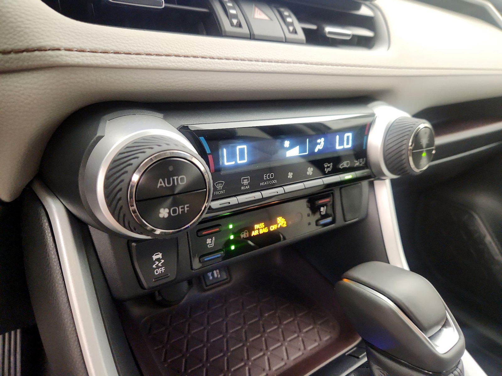 2025 Toyota RAV4 Limited - Photo 15