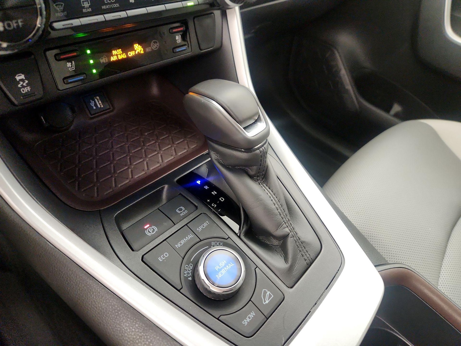 2025 Toyota RAV4 Limited - Photo 16