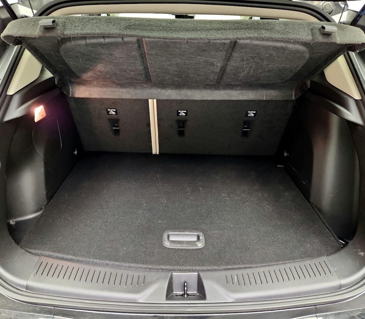 Trunk/Cargo (Seats Up)