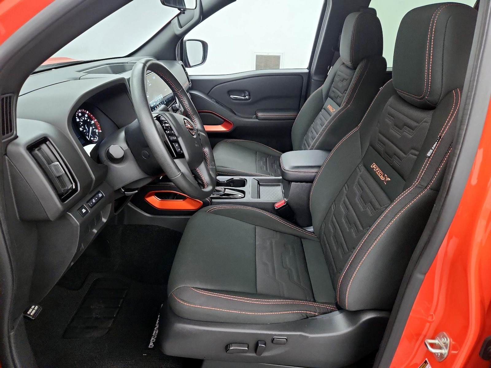 2025 Nissan Frontier PRO-X - Photo 12