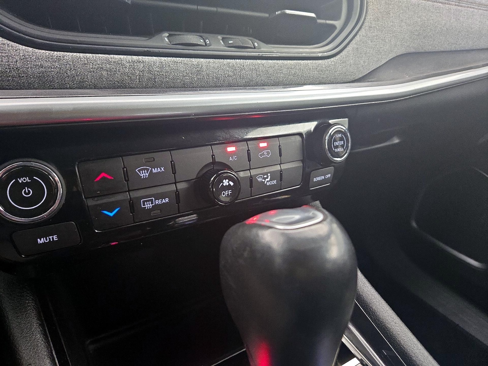 2022 Jeep Compass Latitude Lux - Photo 17