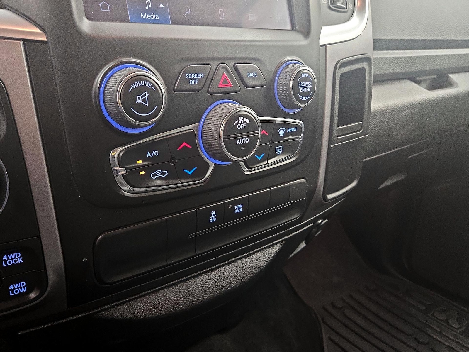 2023 RAM Ram 1500 Classic SLT - Photo 17