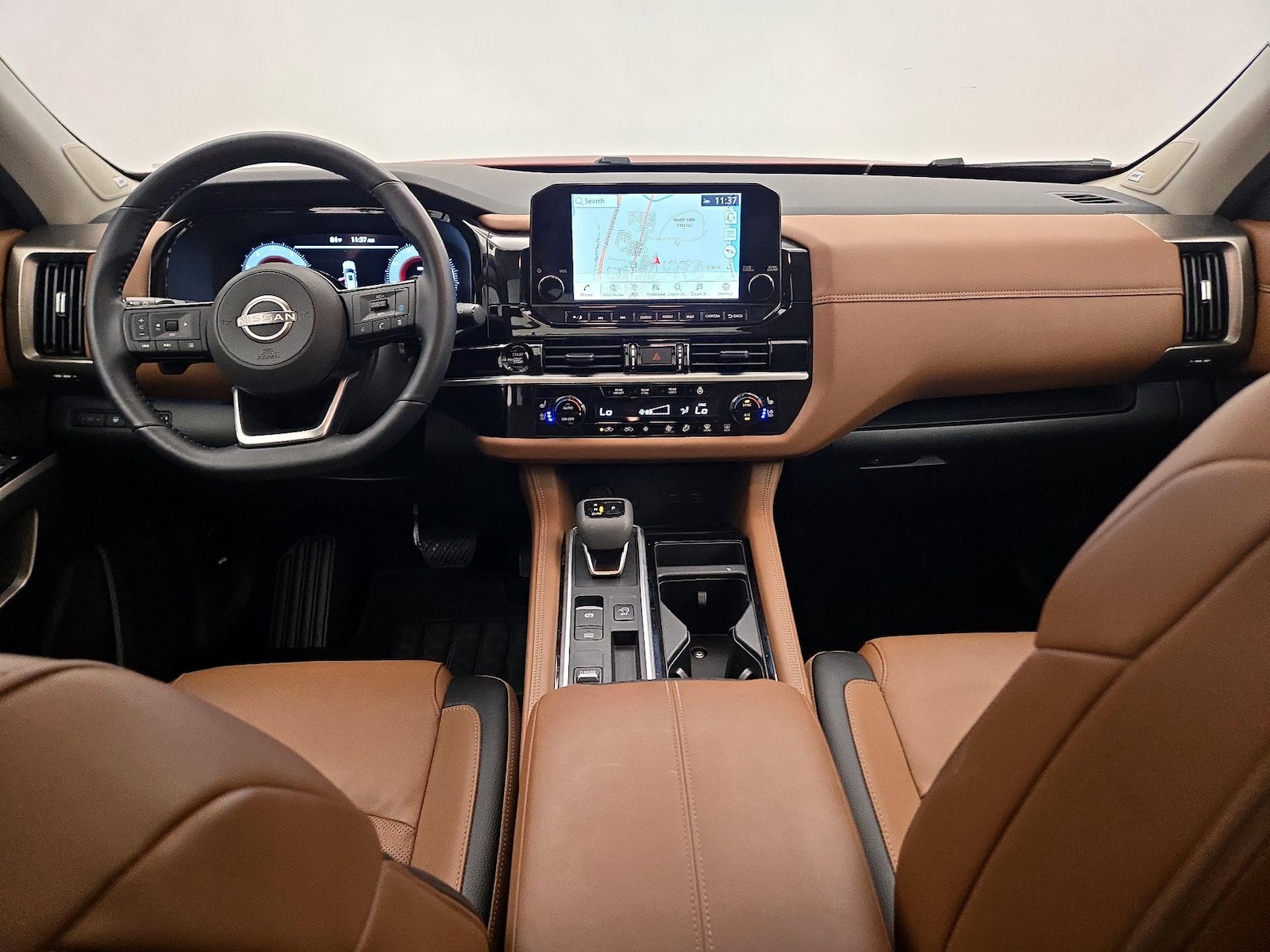 2025 Nissan Pathfinder Platinum - Photo 10