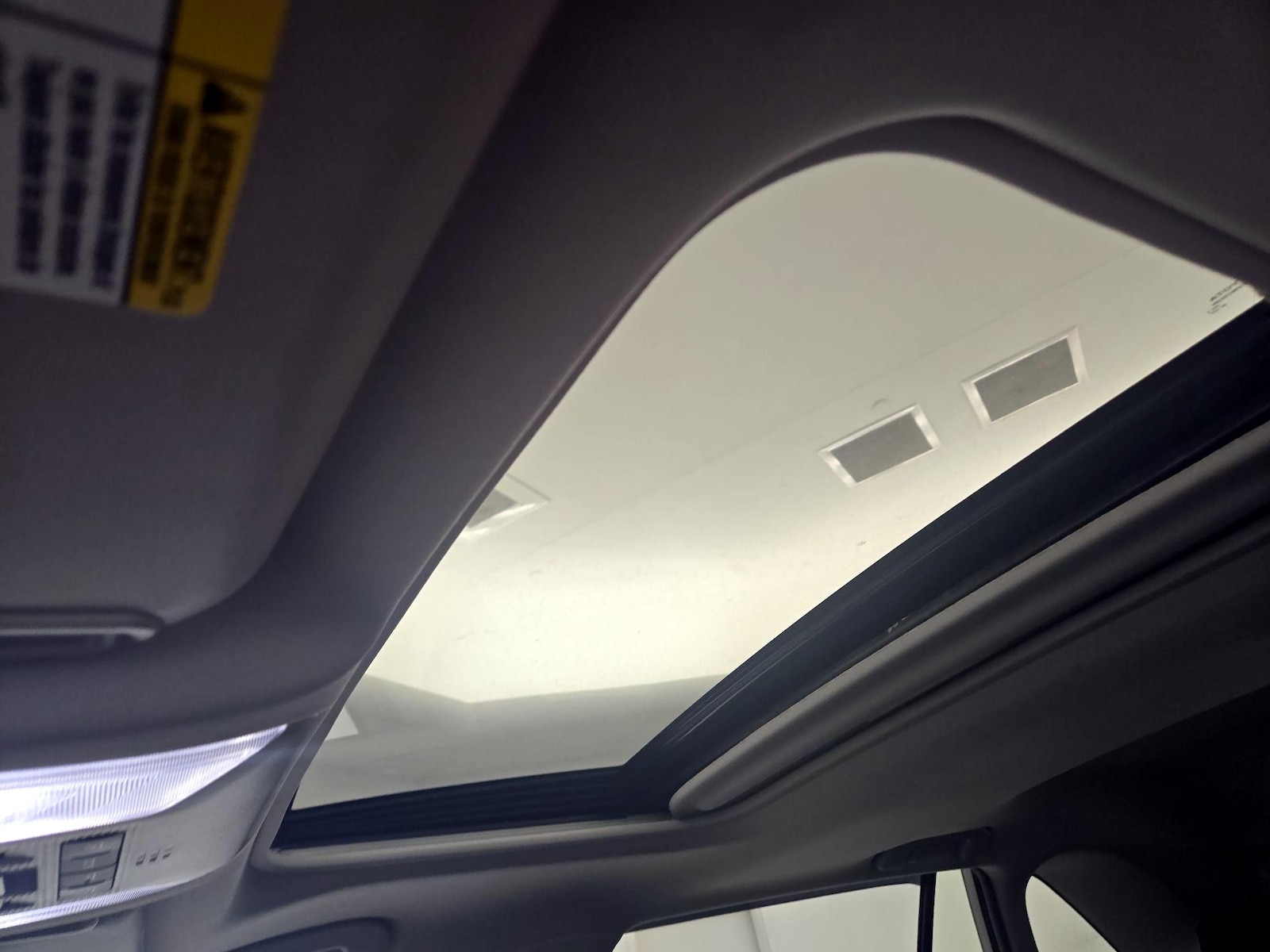 Sunroof(s) & Overhead Airbags