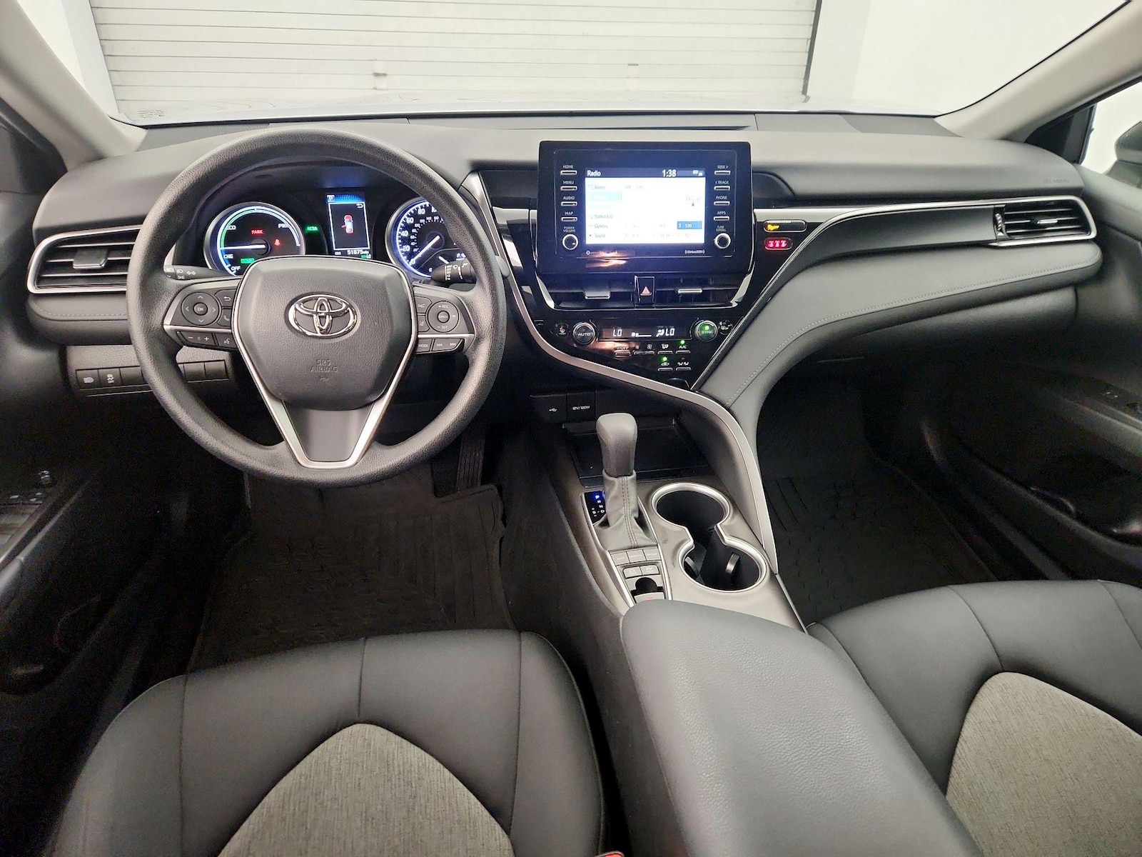 2022 Toyota Camry LE - Photo 10