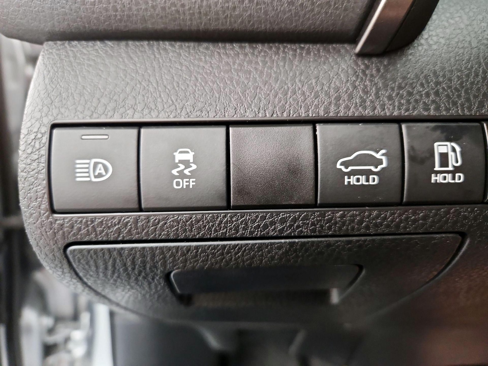 2022 Toyota Camry LE - Photo 14