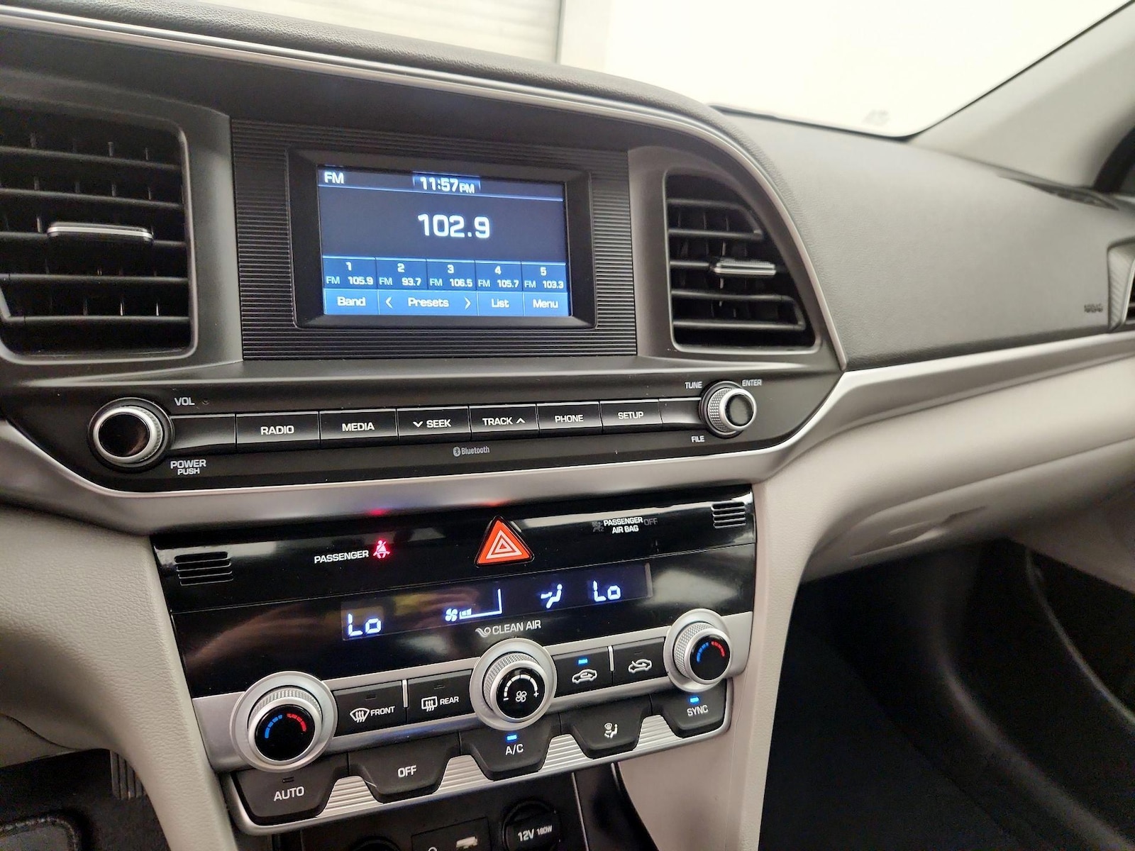 2020 Hyundai Elantra SE - Photo 16