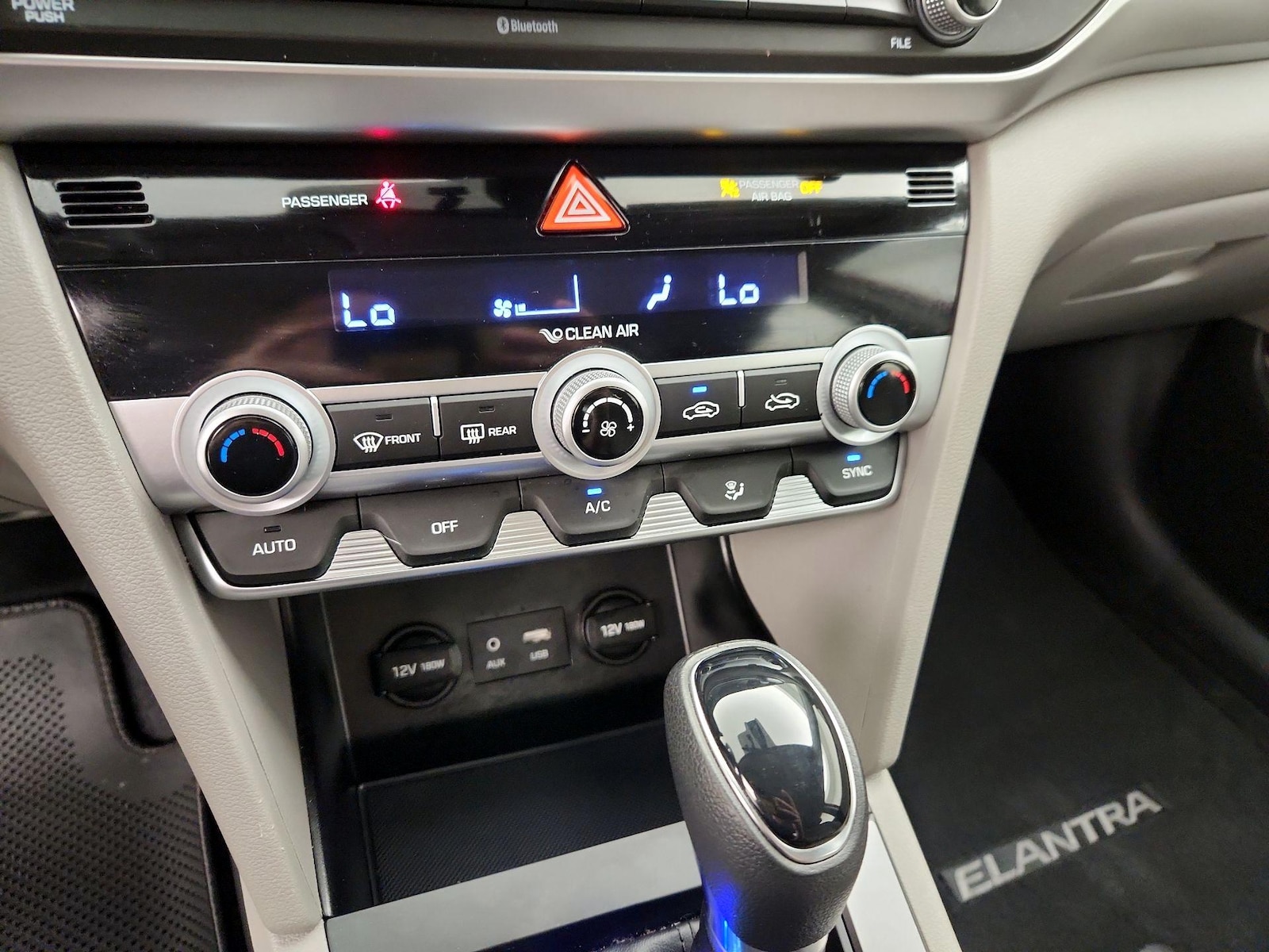 2020 Hyundai Elantra SE - Photo 17
