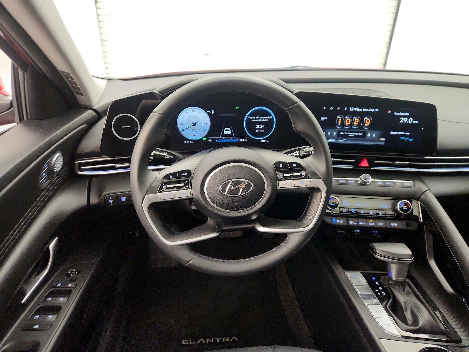 2022 Hyundai Elantra Limited - Photo 11