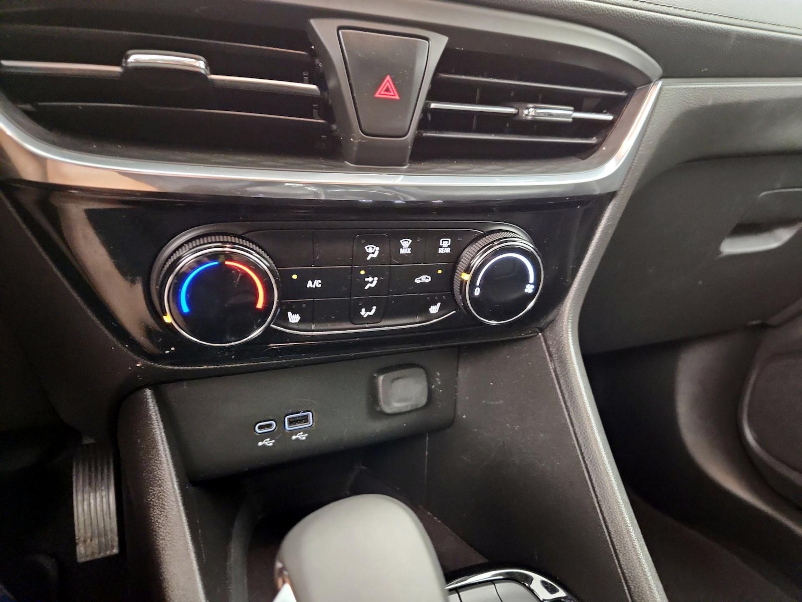 2025 Buick Encore GX Sport Touring - Photo 17