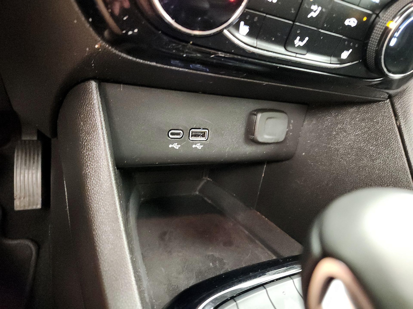 2025 Buick Encore GX Sport Touring - Photo 19
