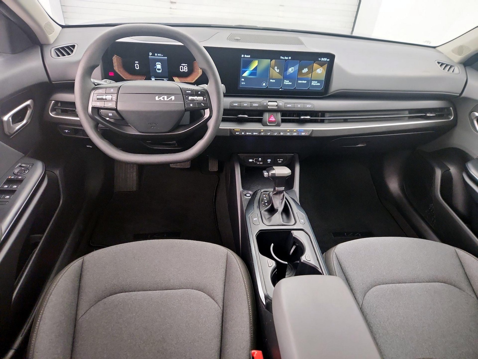 2025 Kia K4 LXS - Photo 10
