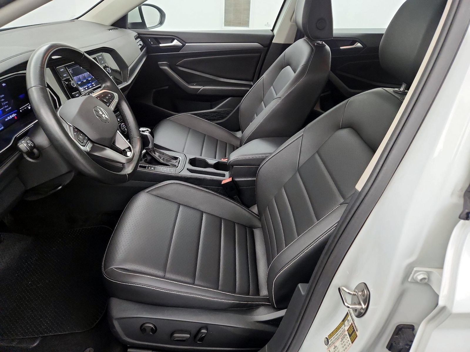 2024 Volkswagen Jetta SE - Photo 12