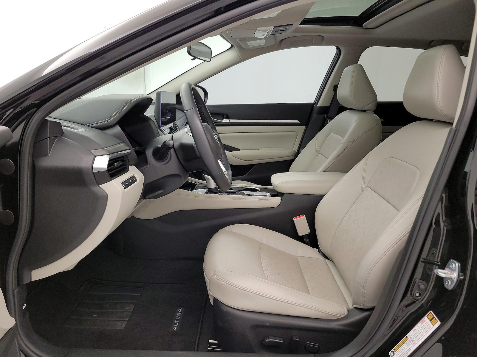 2025 Nissan Altima SL - Photo 12