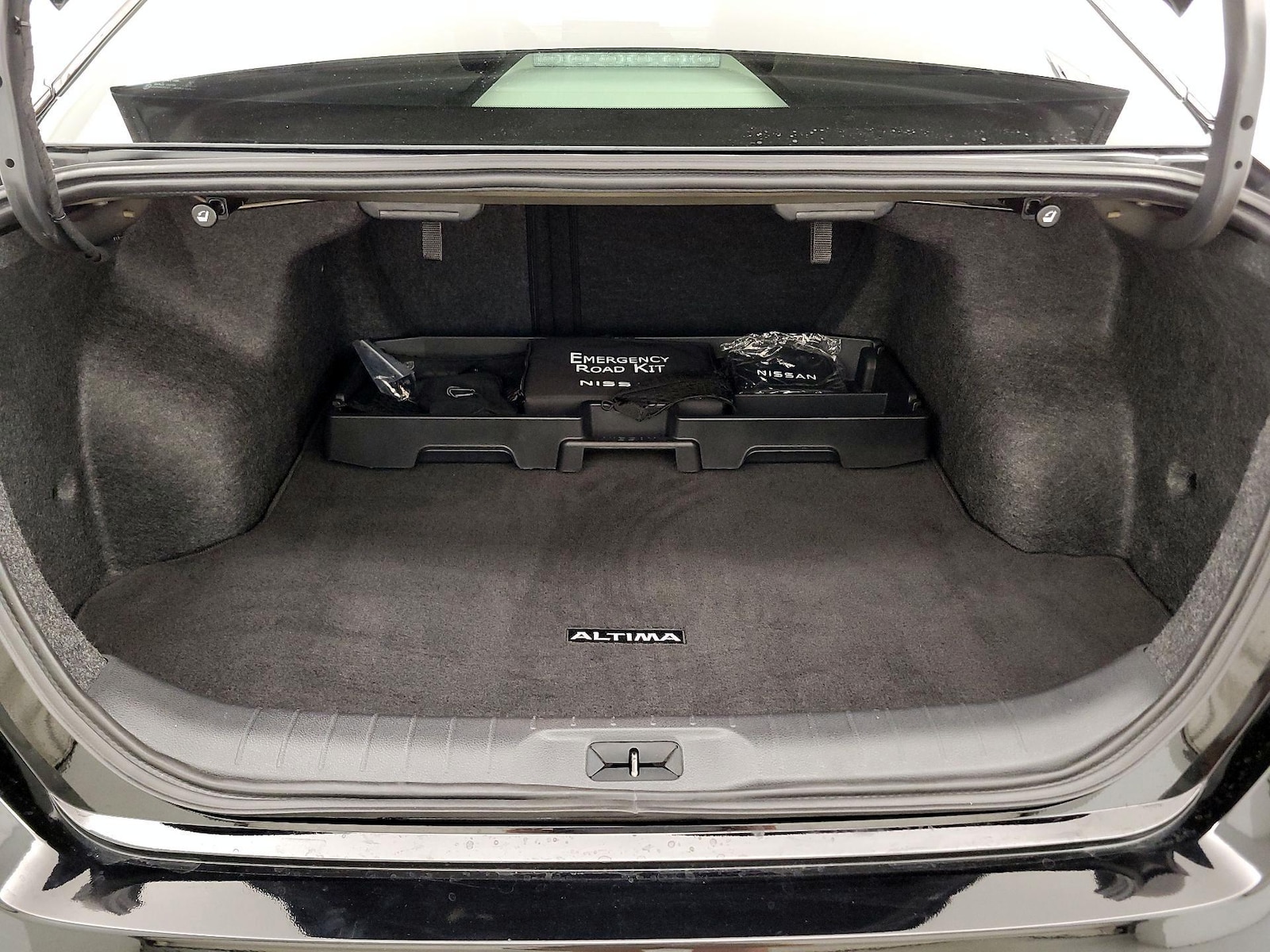 2025 Nissan Altima SL - Photo 23