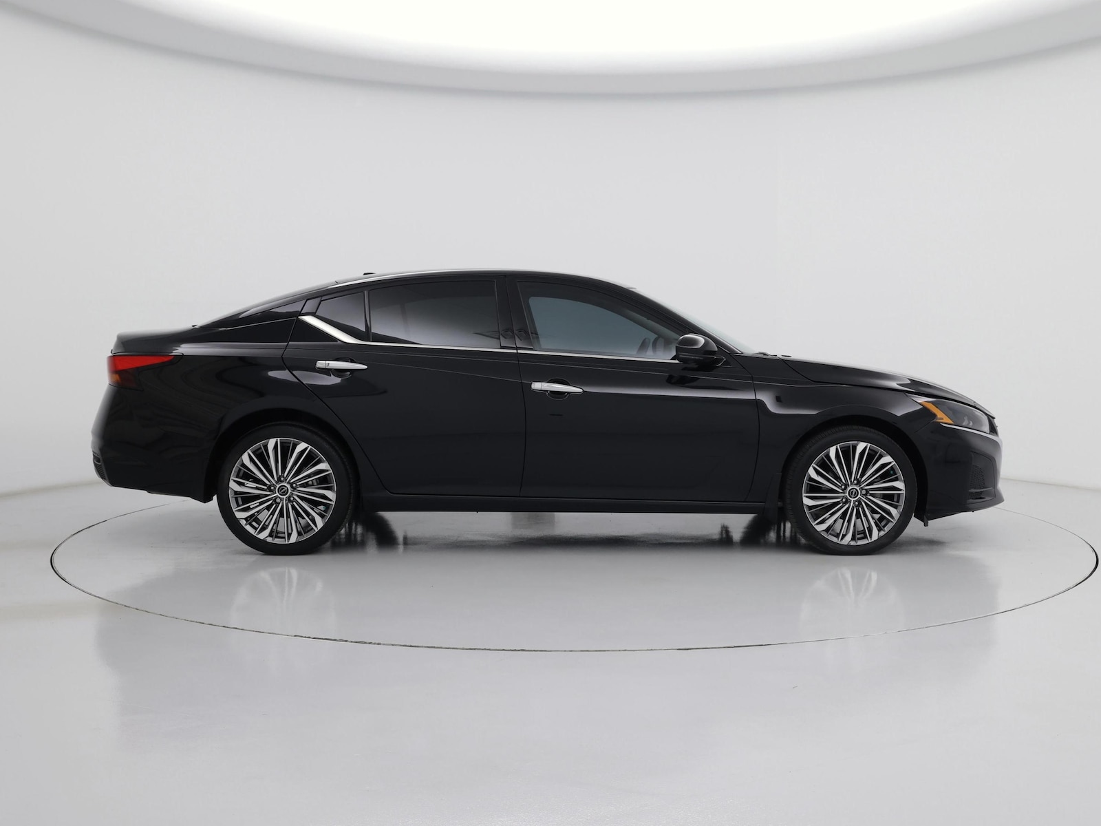 2025 Nissan Altima SL - Photo 8