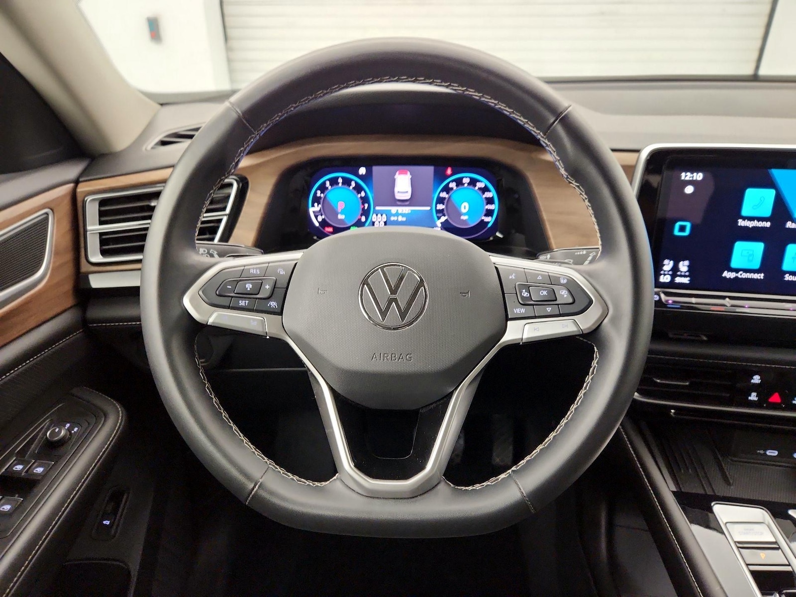 2025 Volkswagen Atlas SE w/Tech - Photo 11