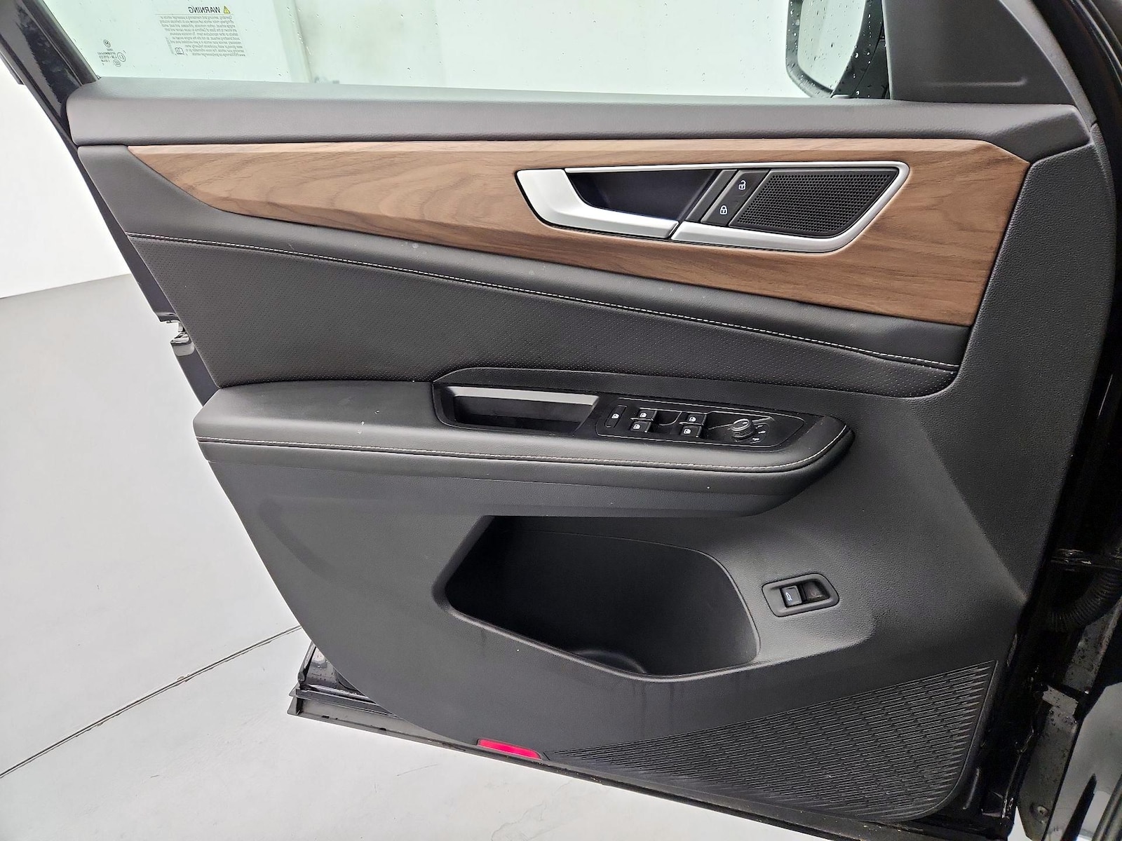 2025 Volkswagen Atlas SE w/Tech - Photo 13