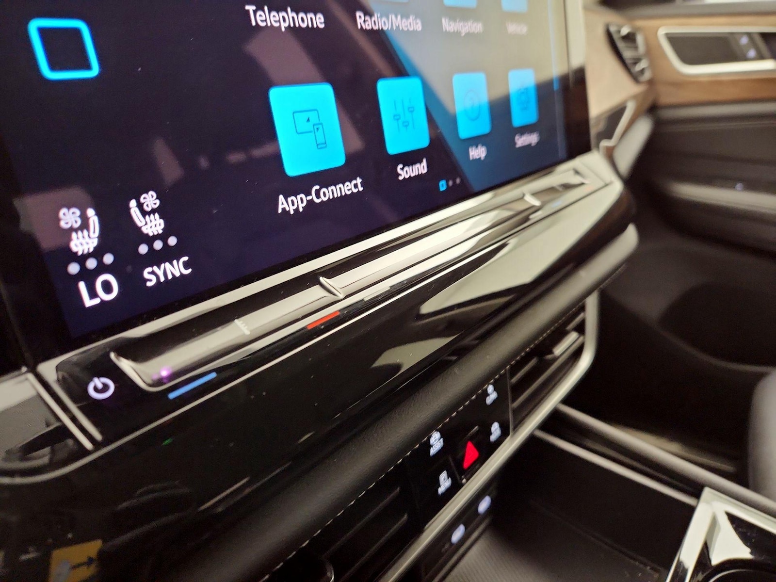 2025 Volkswagen Atlas SE w/Tech - Photo 17