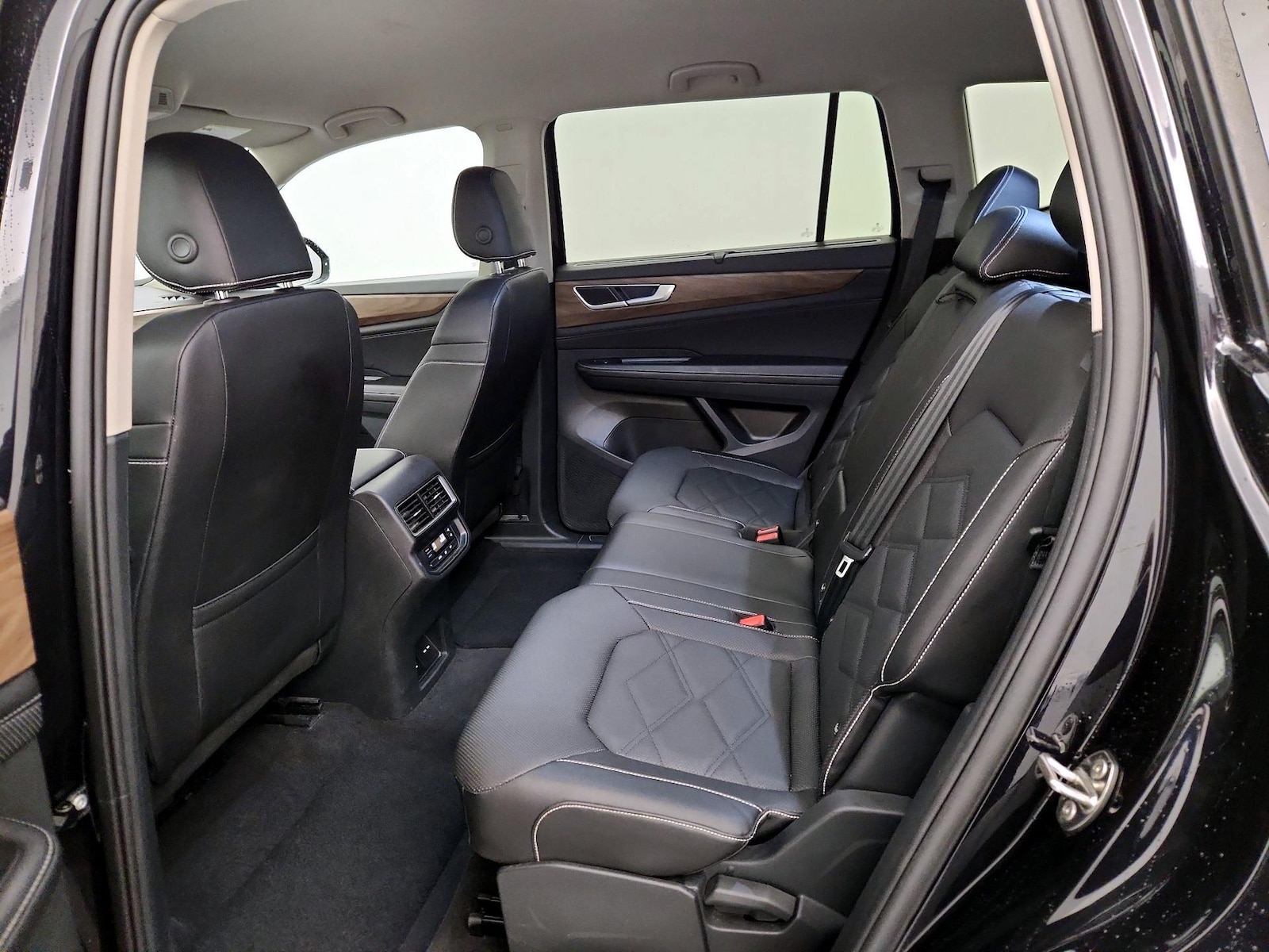 2025 Volkswagen Atlas SE w/Tech - Photo 20