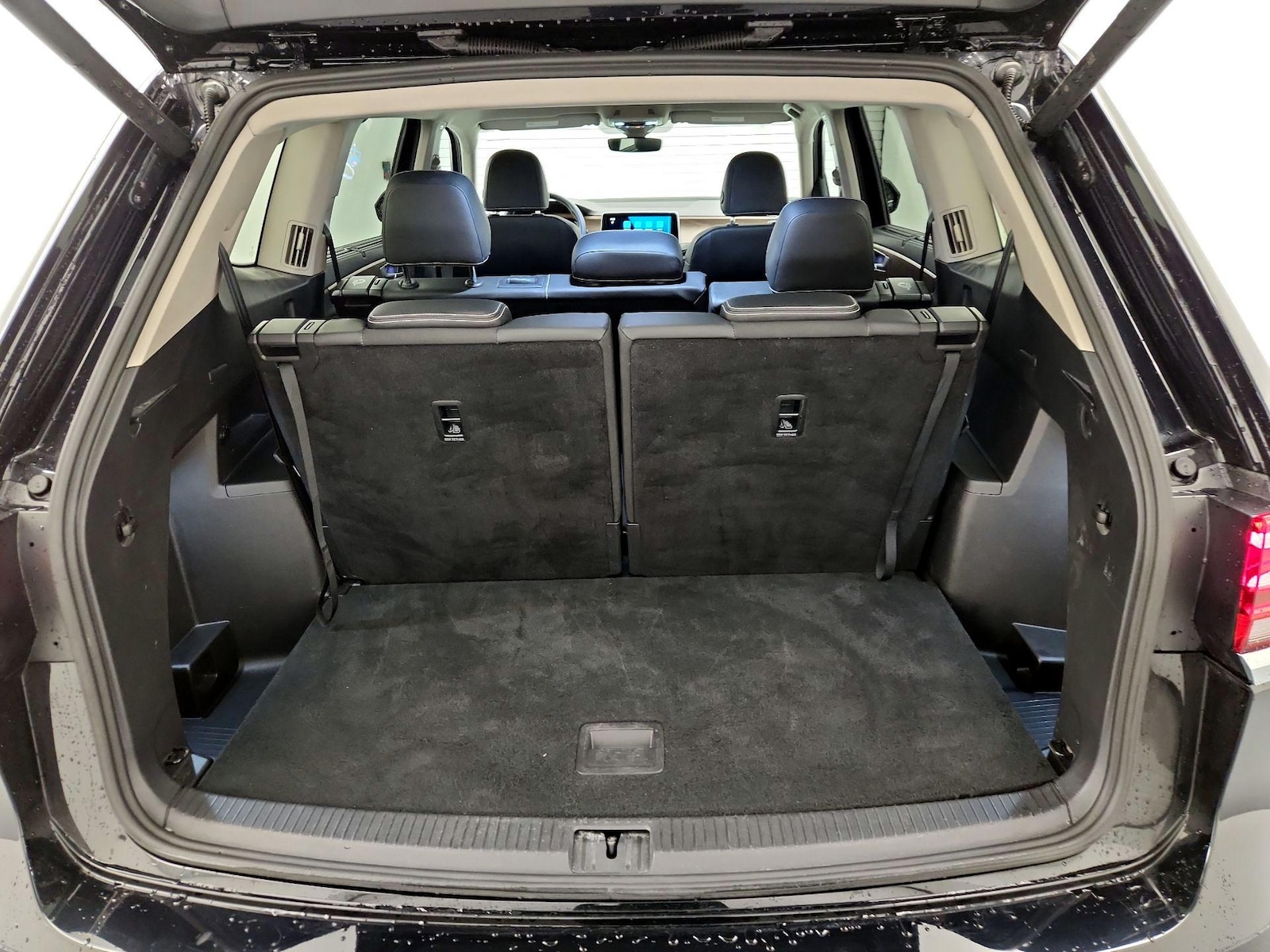 2025 Volkswagen Atlas SE w/Tech - Photo 22