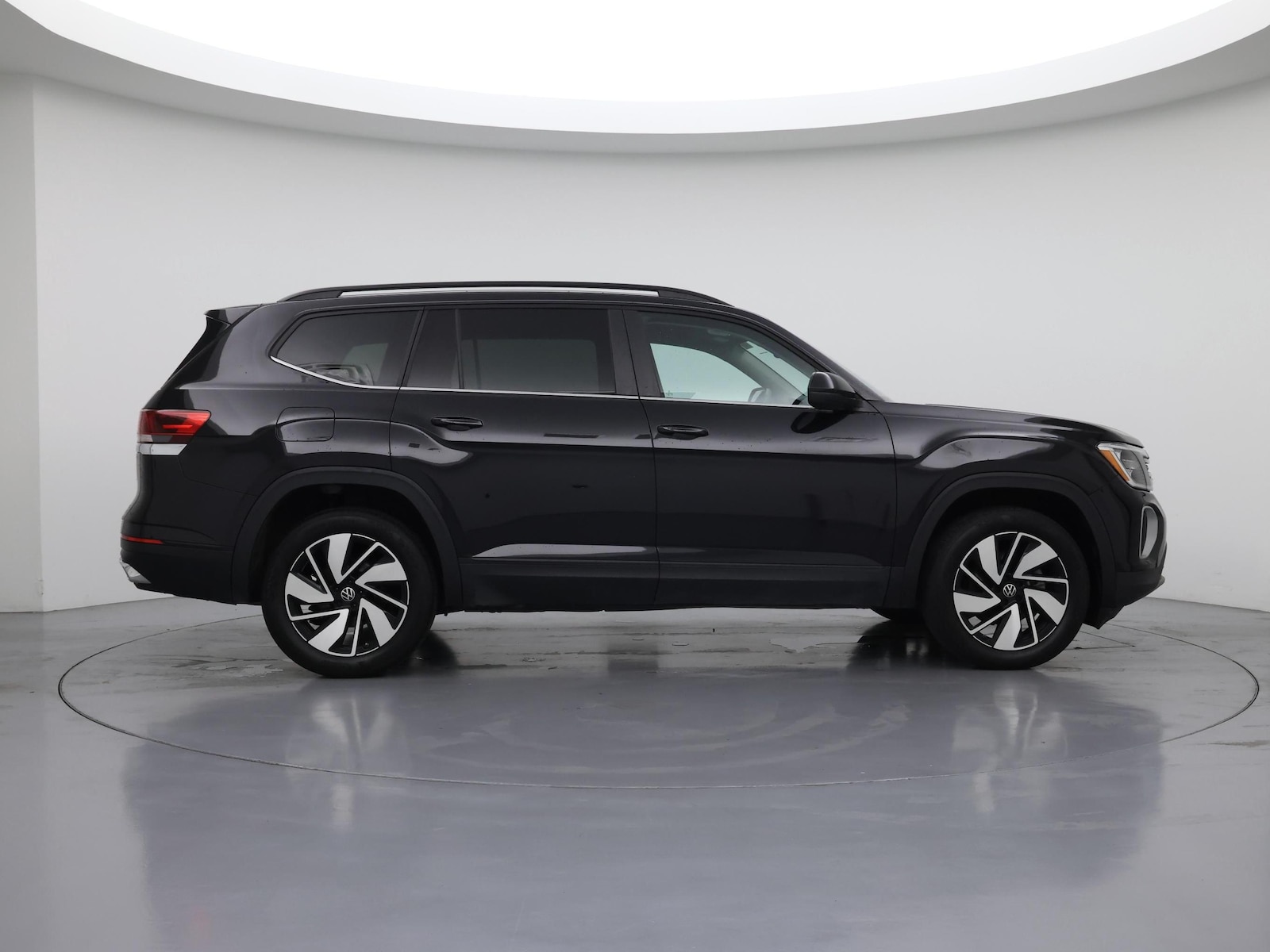 2025 Volkswagen Atlas SE w/Tech - Photo 8