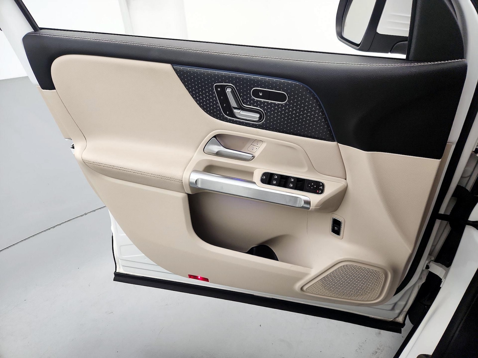 2025 Mercedes-Benz GLB Base - Photo 13