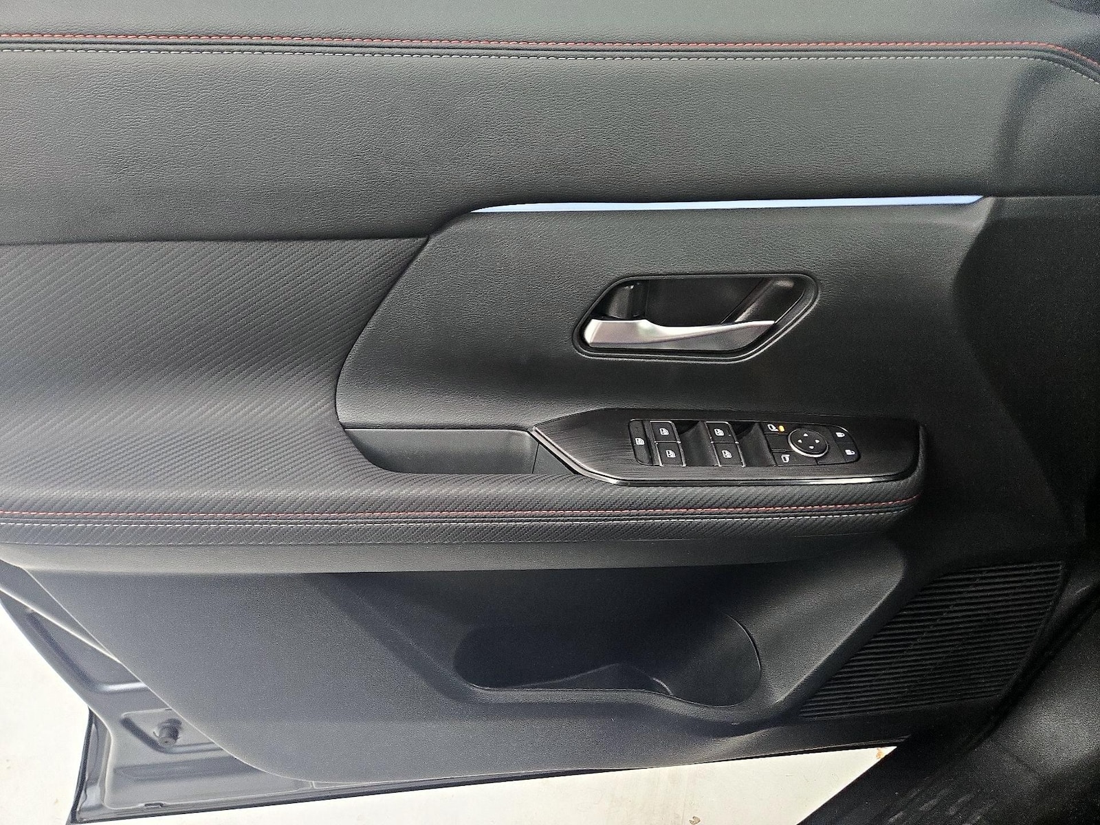 2025 Nissan Kicks SR AWD - Photo 11