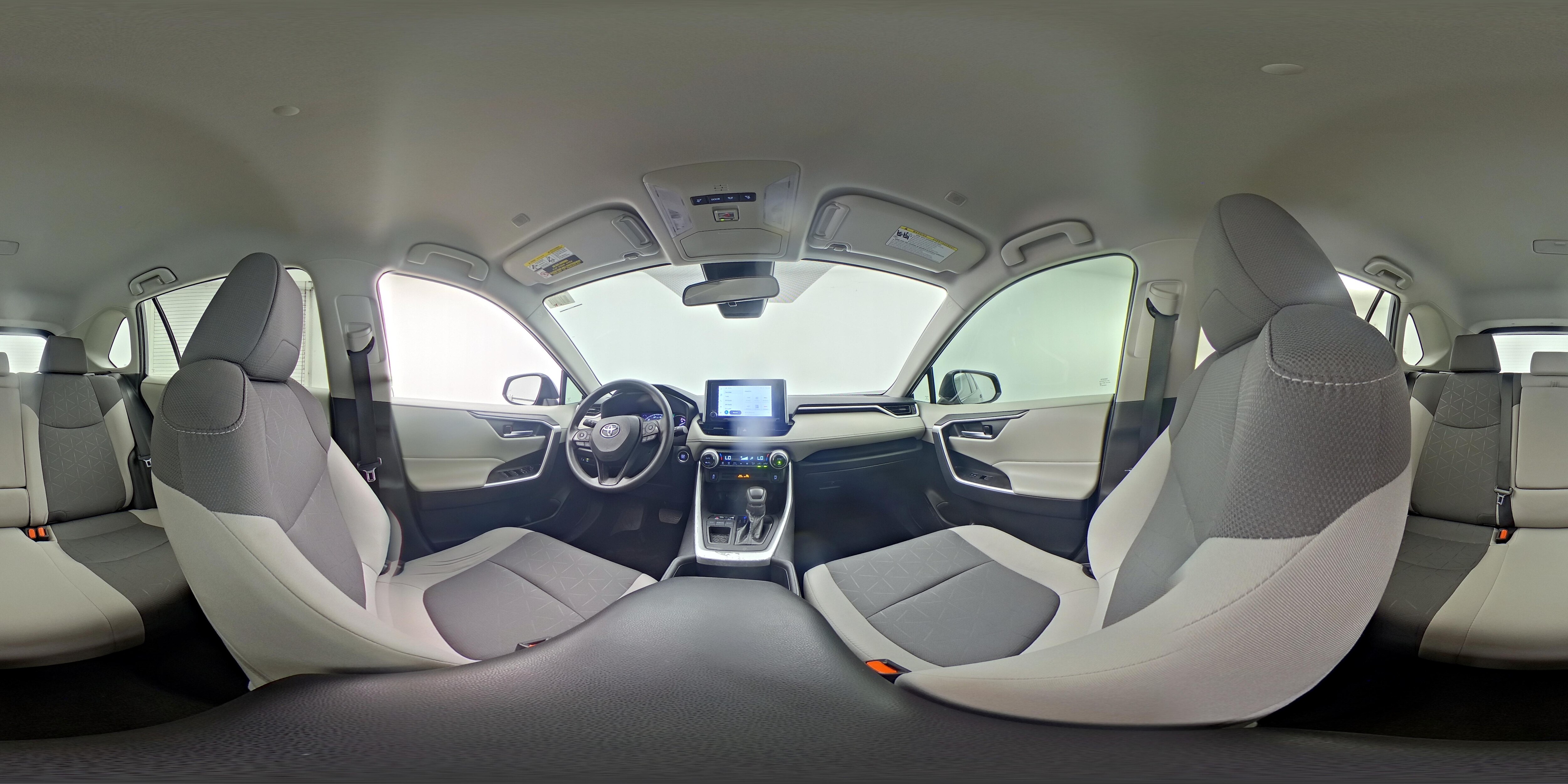 2024 Toyota RAV4 XLE - Photo 25