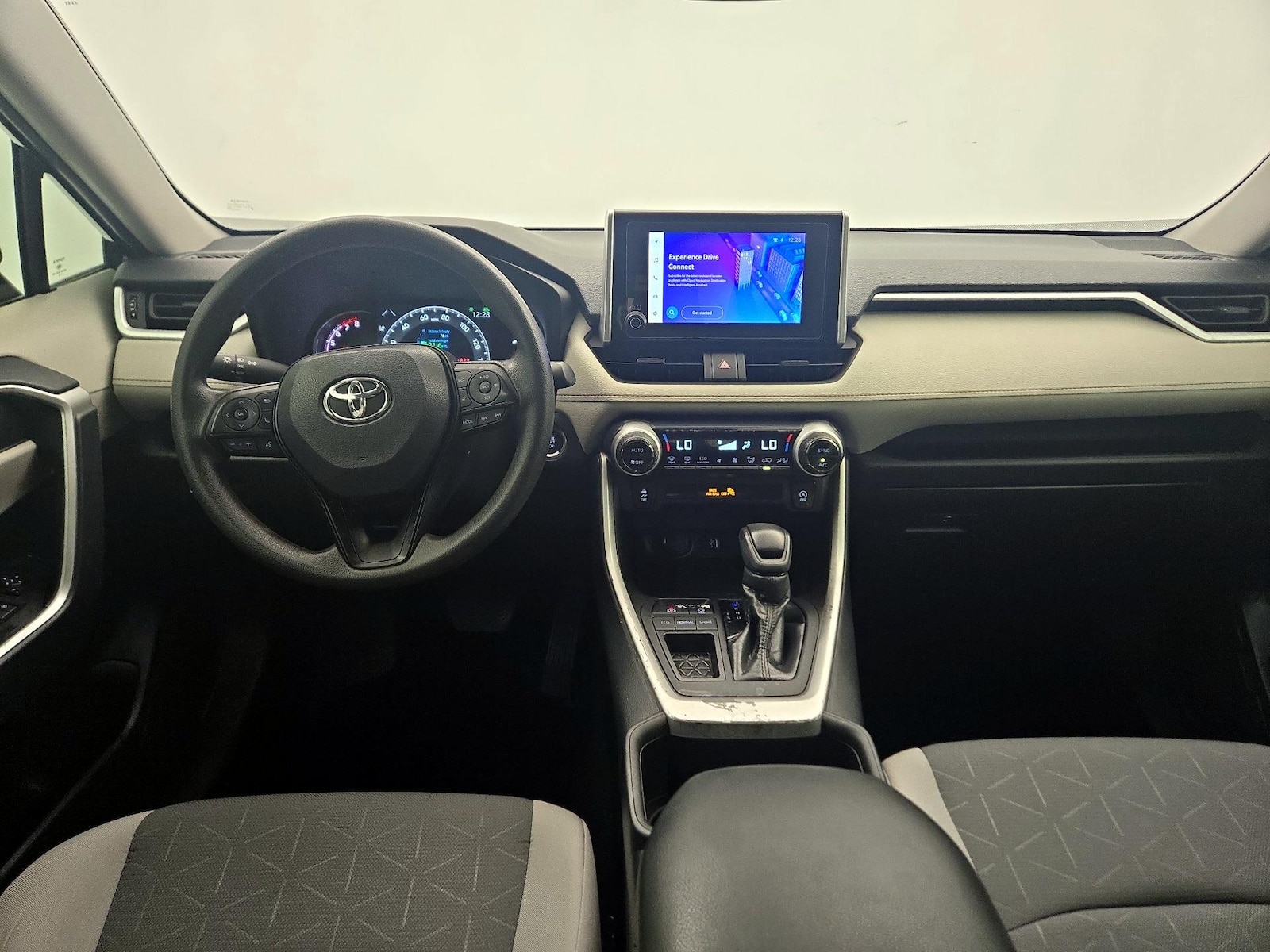 2024 Toyota RAV4 XLE - Photo 10