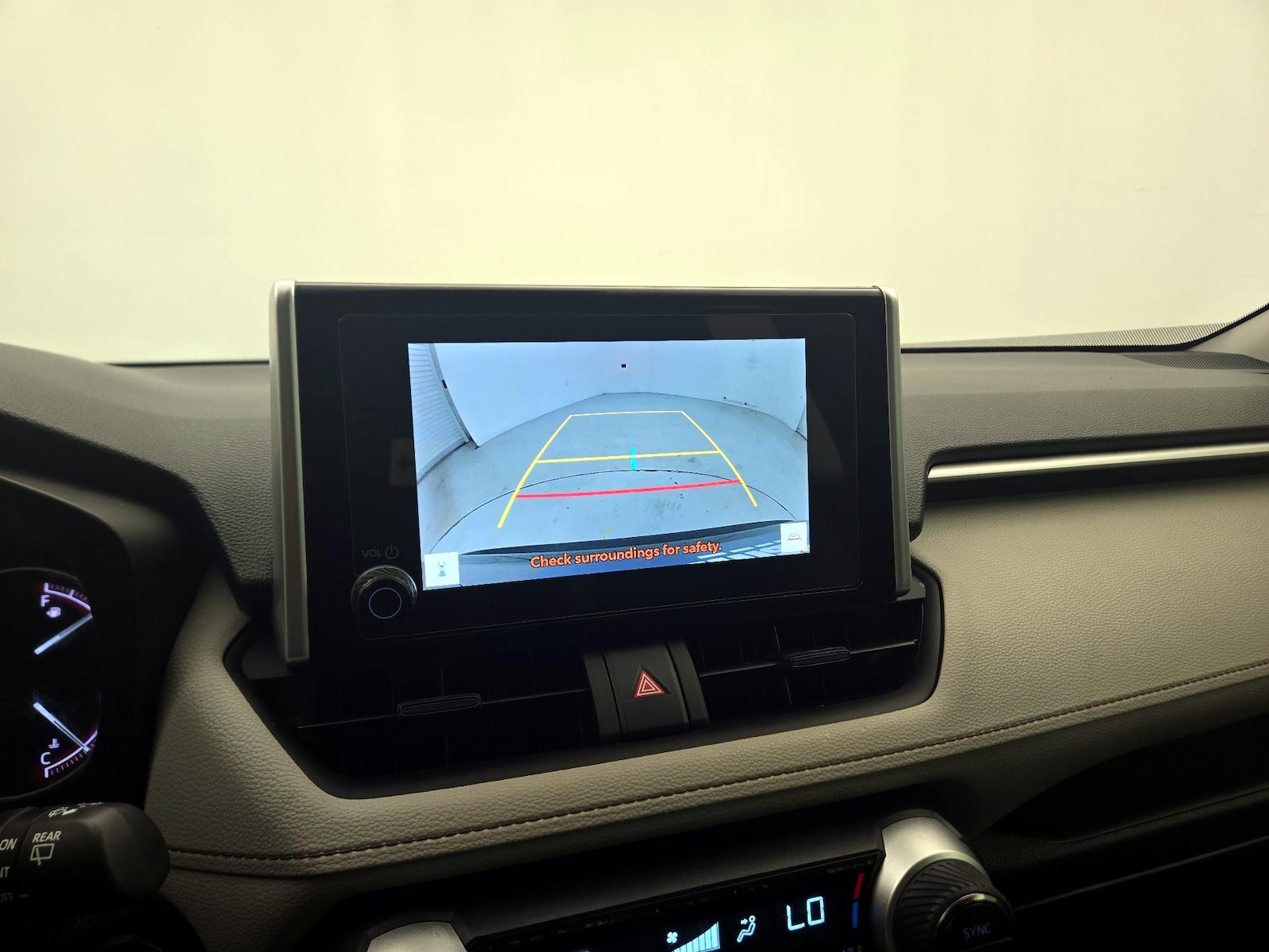 2024 Toyota RAV4 XLE - Photo 16
