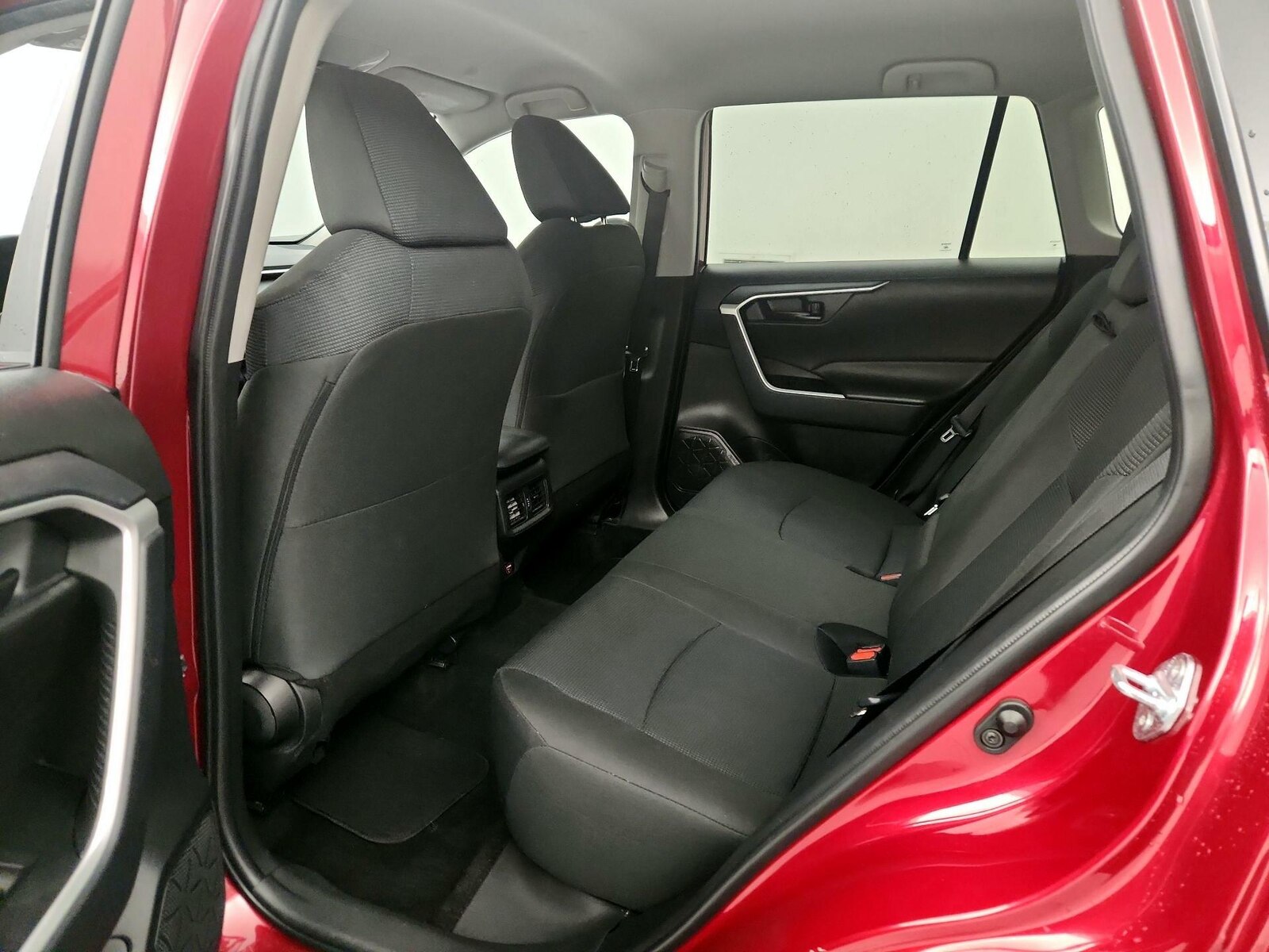 2025 Toyota RAV4 LE - Photo 21