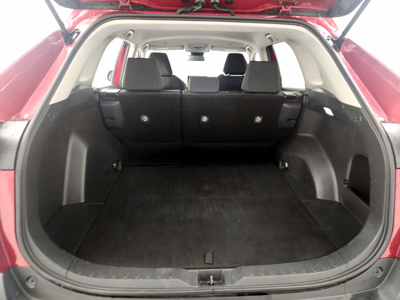 2025 Toyota RAV4 LE - Photo 22
