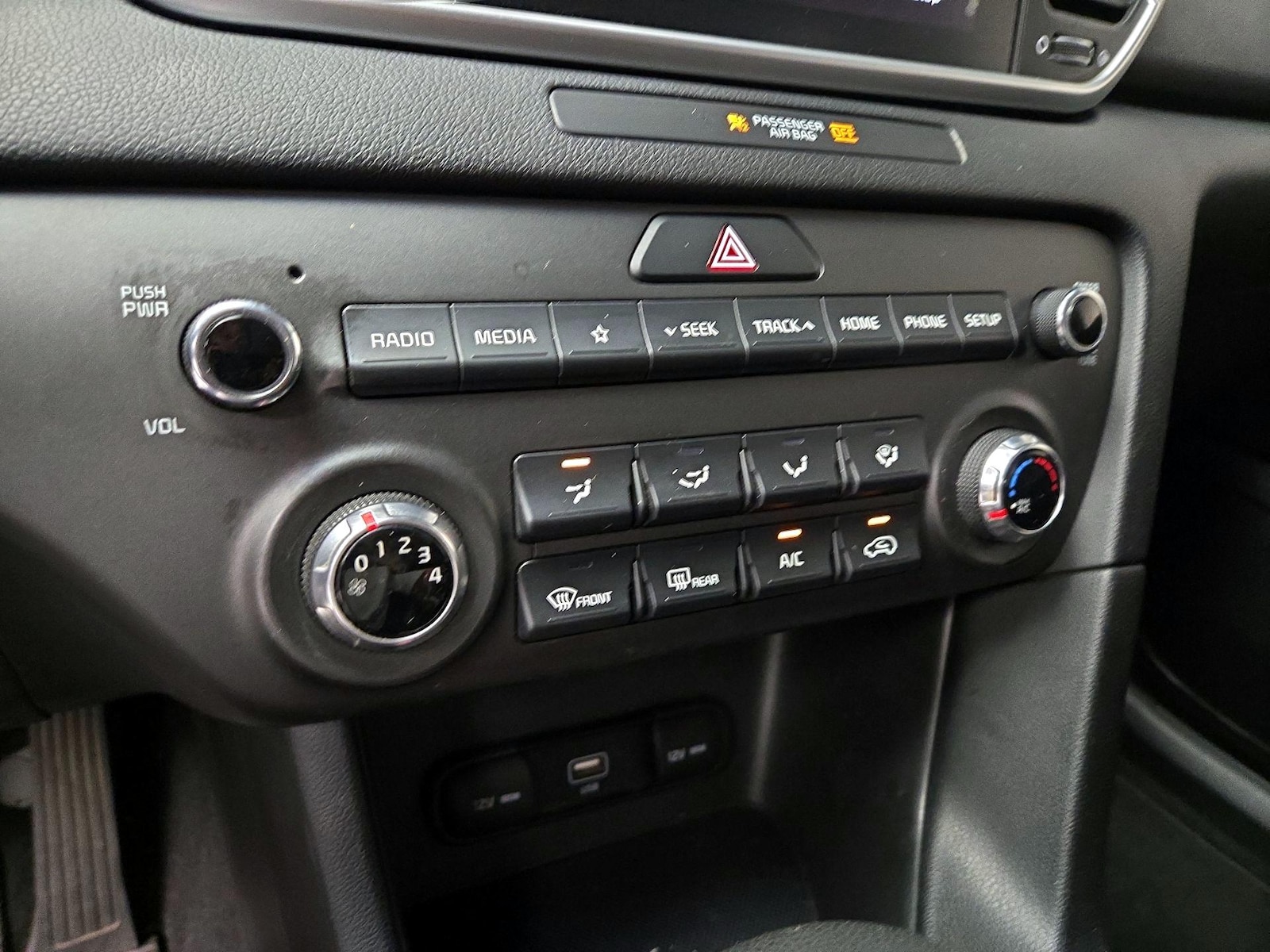 2020 Kia Sportage LX - Photo 17