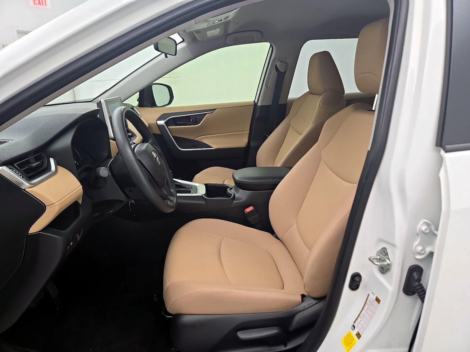 2025 Toyota RAV4 LE - Photo 10