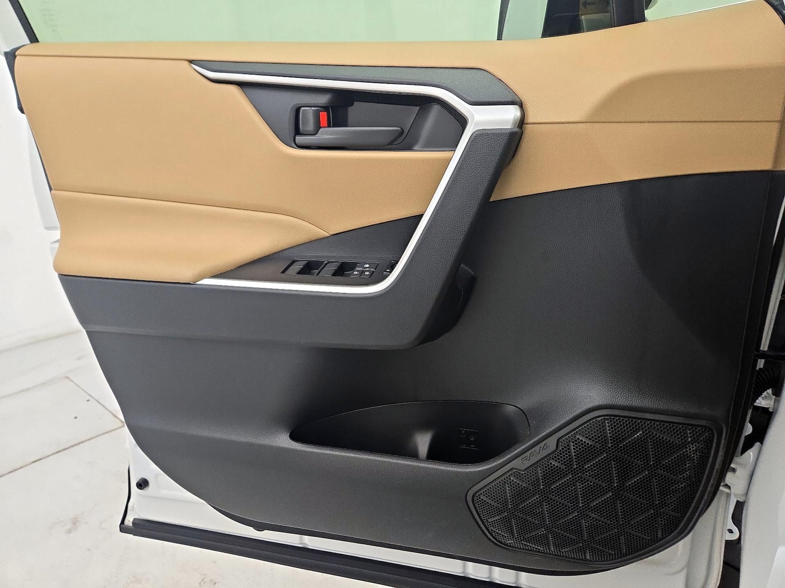 2025 Toyota RAV4 LE - Photo 11