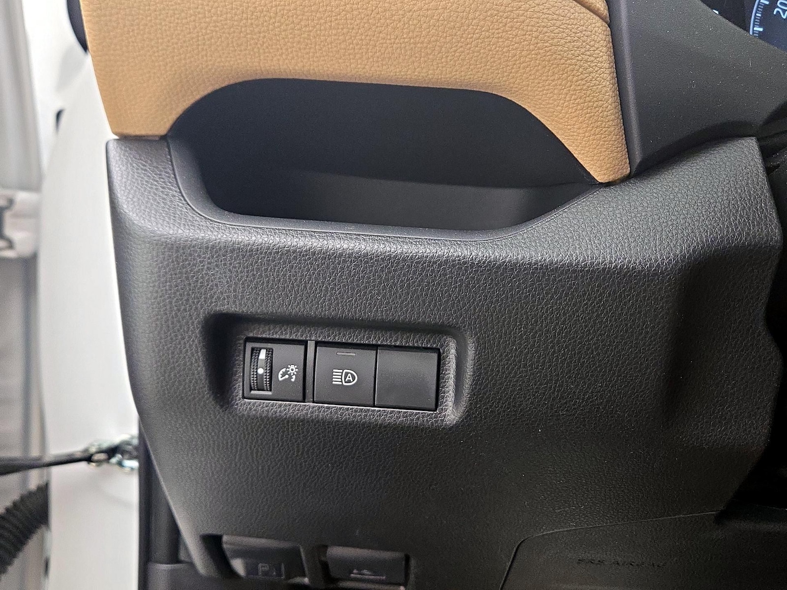 2025 Toyota RAV4 LE - Photo 12