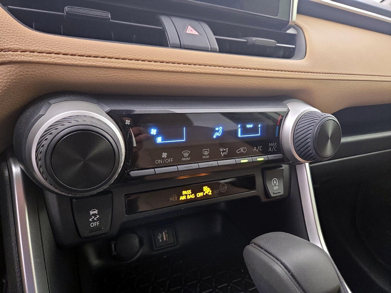 2025 Toyota RAV4 LE - Photo 15