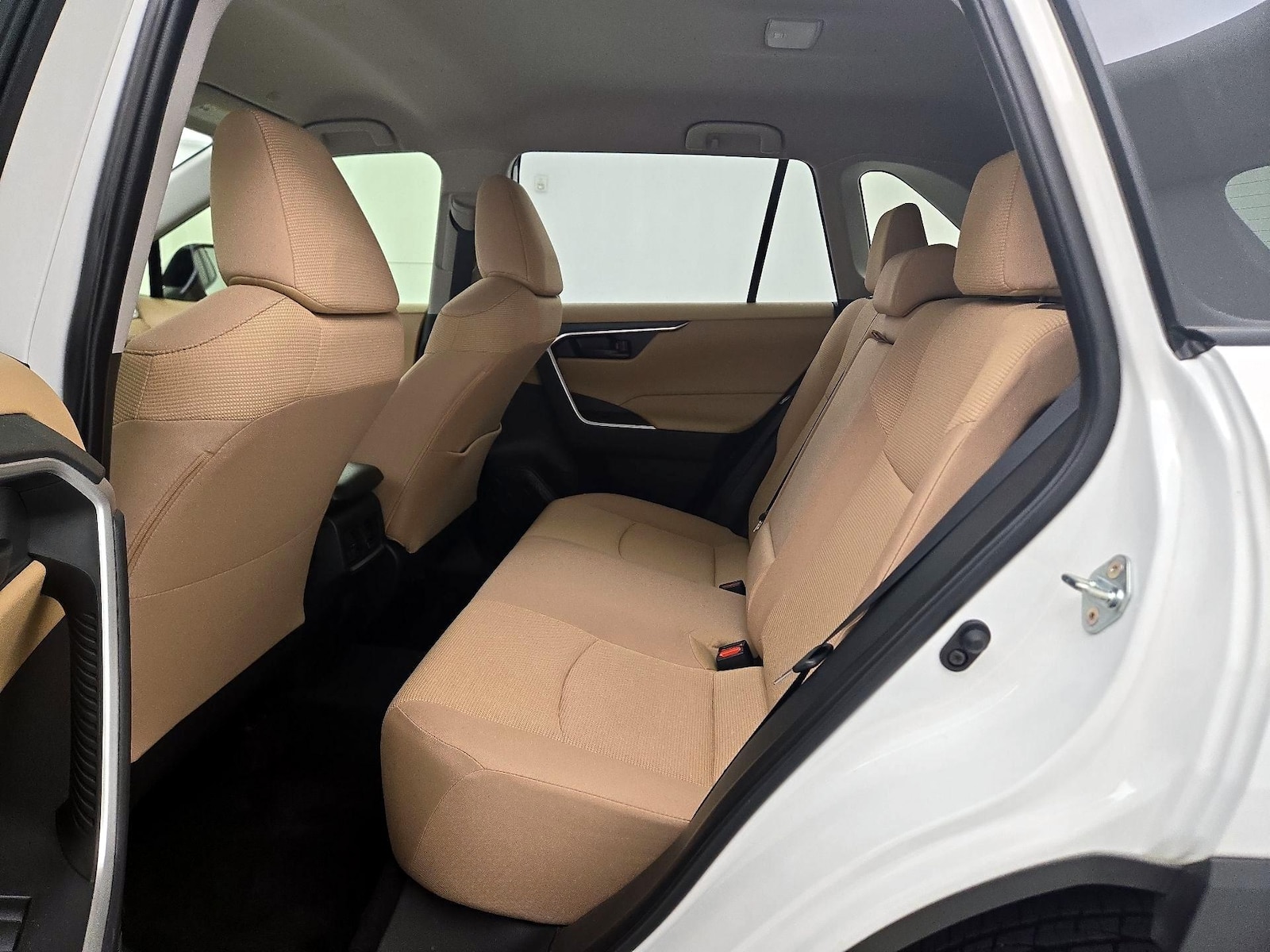 2025 Toyota RAV4 LE - Photo 18