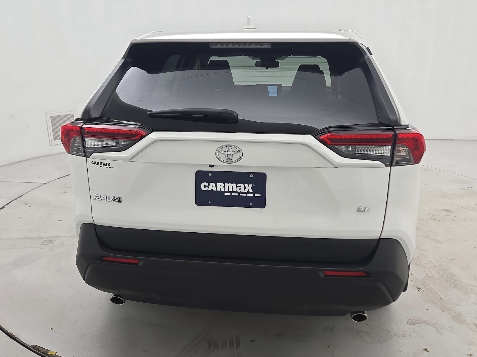 2025 Toyota RAV4 LE - Photo 6